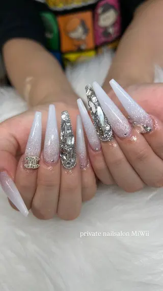 ネイル 𝐧𝐚𝐢𝐥 𝐌𝐢𝐖𝐢𝐢のネイルデザイン