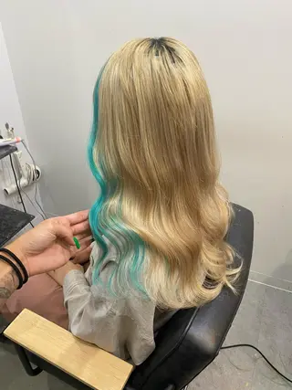 ロング ヘアアレンジ 透明感カラー✨ 酸性ストレート特化のヘアスタイル