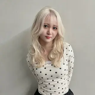 ロング カラー ウルフとハイトーン みっちー✂️のヘアスタイル