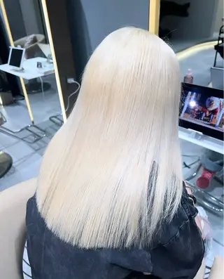 ロング カラー Lond Le'a /ハイトーンカラーのヘアスタイル