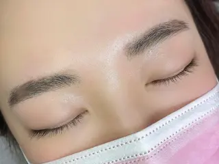 アイブロウ Allybell🫧 Annaのマツエク・マツパデザイン