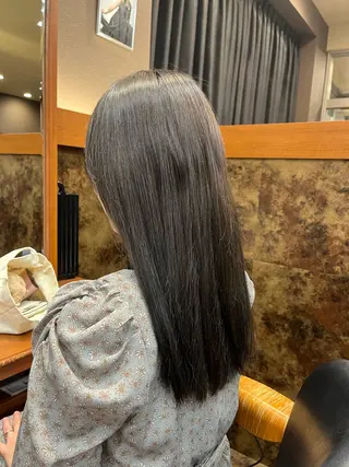 ロング カラー 八木 凜のヘアスタイル