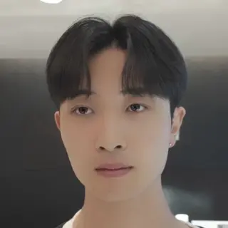 ショート メンズ YUKI🇰🇷 カルマ／ダウンパーマのヘアスタイル