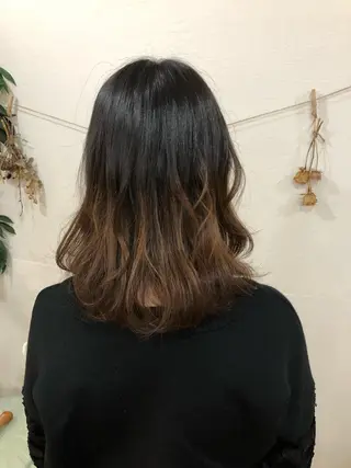 ミディアム カラー DEE okazakiのヘアスタイル