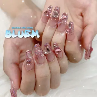 ネイル BLUEM なな🐶のネイルデザイン