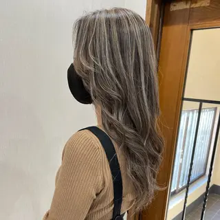カラー 江波戸 恵のヘアスタイル