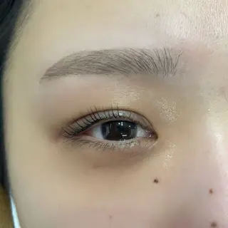 アイブロウ エサージュ  池袋店所属・早坂 美奈の眉毛・アイブロウイメージ
