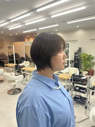 ショート カラー Aura所属・丸山 心 / 艶カラーのヘアスタイル