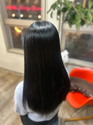 ロング ヨシタニ ヒナタのヘアスタイル