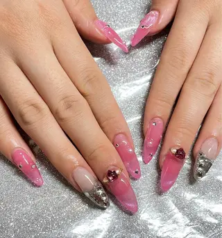 ネイル VIERU 🌈🎀💖のネイルデザイン