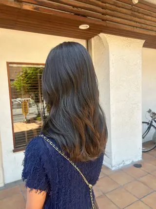 ロング カラー putri 川邉 優花のヘアスタイル