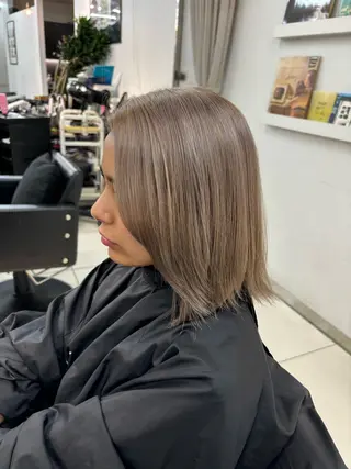 ショート カラー ヘアアレンジ ボブ/透明感ベージュ 🫧クルミ🌟のヘアスタイル