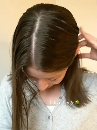 セミロング カラー 落合希 Olivebeigeのヘアスタイル