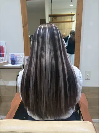 ロング SOU/エクステ /ダブルカラーのヘアスタイル