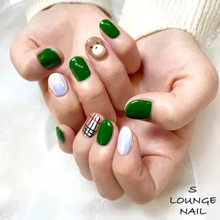 ネイル S LOUNGE NAIL所属・パーツたくさん🍓 SUMIのネイルデザイン