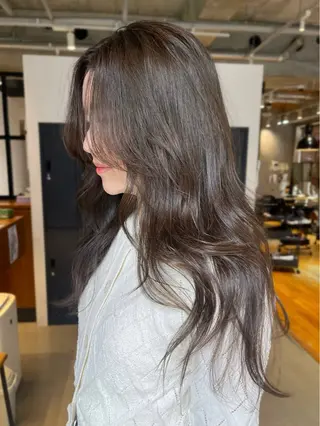 ロング カラー 🫧うる艶レイヤー /グレージュ🪐リサのヘアスタイル