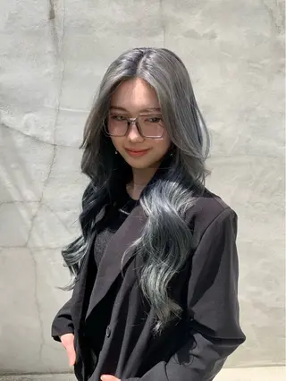 カラー hinata /ハイトーンのヘアスタイル