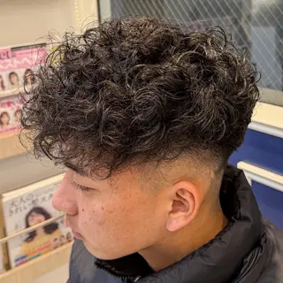 ショート パーマ メンズ 吉田 新平のヘアスタイル