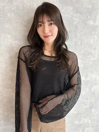 セミロング カラー Lia TOKYOのヘアスタイル