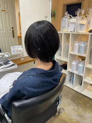 ショート MIOベージュカラー 柔らかいカラーのヘアスタイル