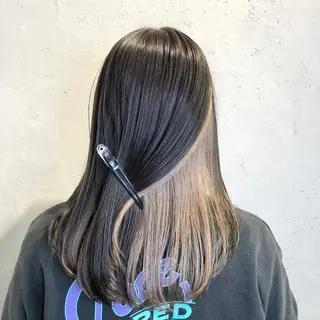 セミロング カラー ヘアアレンジ ｲﾝﾅｰｶﾗｰ屋さん 🫧伊藤拓実のヘアスタイル