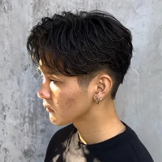 ショート カラー パーマ メンズ SALOWIN 原宿 iori所属・🌟原宿指名No.1 センターパート⭐️のヘアスタイル