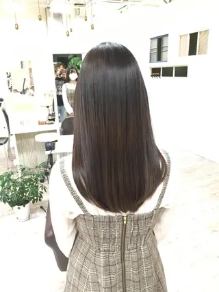 ロング Aile所属・酸性ストレート／カラ ー/山下高明のヘアスタイル
