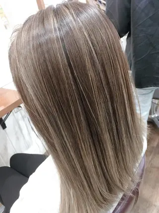 ミディアム カラー 塩崎 明菜のヘアスタイル