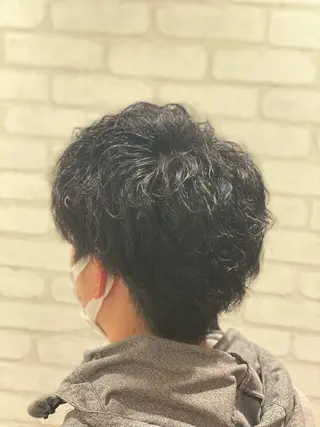 パーマ メンズ 尾崎 優也のヘアスタイル