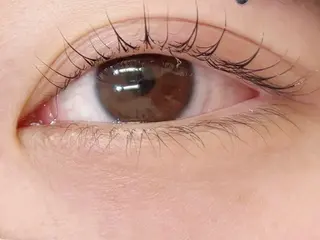 マツエク・マツパ LovesLaughs下上津役店所属・くろせ れいのネイルデザイン