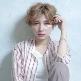 U Kのヘアスタイル