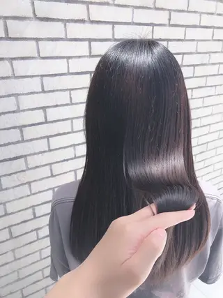 ロング パーマ 暗髪つや髪💫 岡本彩花のヘアスタイル