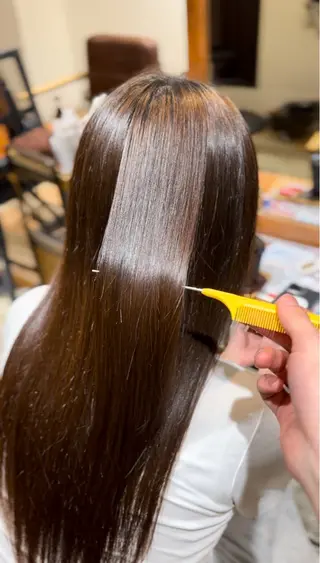 セミロング ブリーチなしWカラー 縮毛矯正・清水天空のヘアスタイル