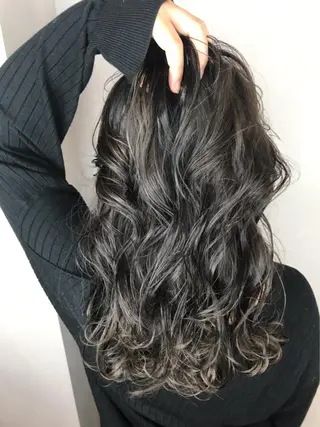 ロング カラー L’atelier BROCANTE (ラトリエ ブロカント)所属・BROCANTE立川 karasawa.nのヘアスタイル