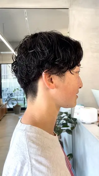ショート カラー パーマ 鶴井 美空のヘアスタイル