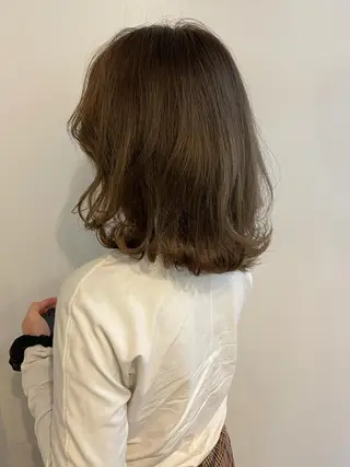 セミロング カラー 安藤 佑衣のヘアスタイル