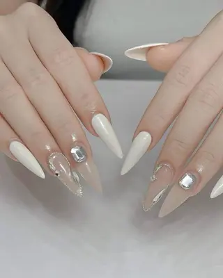 ネイル T. Leeのネイルデザイン