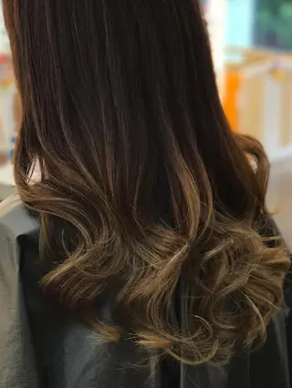 カラー アルファ シェリのヘアスタイル