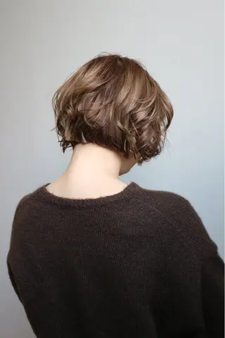 ショート カラー DOULAQ所属・AKO .のヘアスタイル