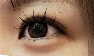 マツエク・マツパ 知久 絢音のヘアスタイル