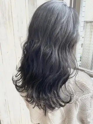 セミロング ハイトーン髪質改善 家中貴典のヘアスタイル