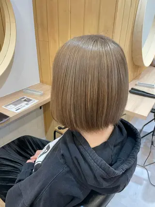 ミディアム カラー akane .のヘアスタイル