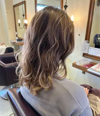 ロング カラー ヘアアレンジ アイブロウ SALOWIN京都河原町Suite店所属・外国人風レイヤー/ ハイトーンSHUのヘアスタイル