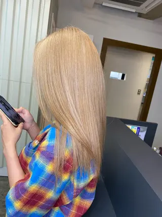 セミロング カラー fand AKANE のヘアスタイル