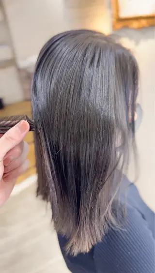 ミディアム 飯星慧斗 /ブリーチ、縮毛矯正のヘアスタイル