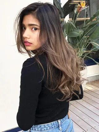 ロング カラー アップシー デイジーのヘアスタイル