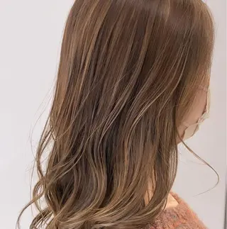 ロング カラー コテ巻きパーマ 藤野佑成のヘアスタイル