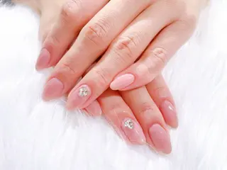 ネイル リスブラン AYUMI 🍎のネイルデザイン