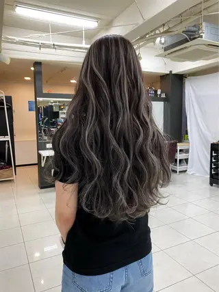 ロング 有人/バレイヤージュ /シャドールーツのヘアスタイル