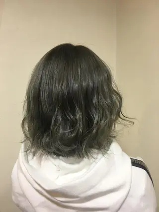 カラー 工藤 綾華のヘアスタイル
